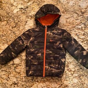 Kids Nike Puffer jacket camo size 4-5
